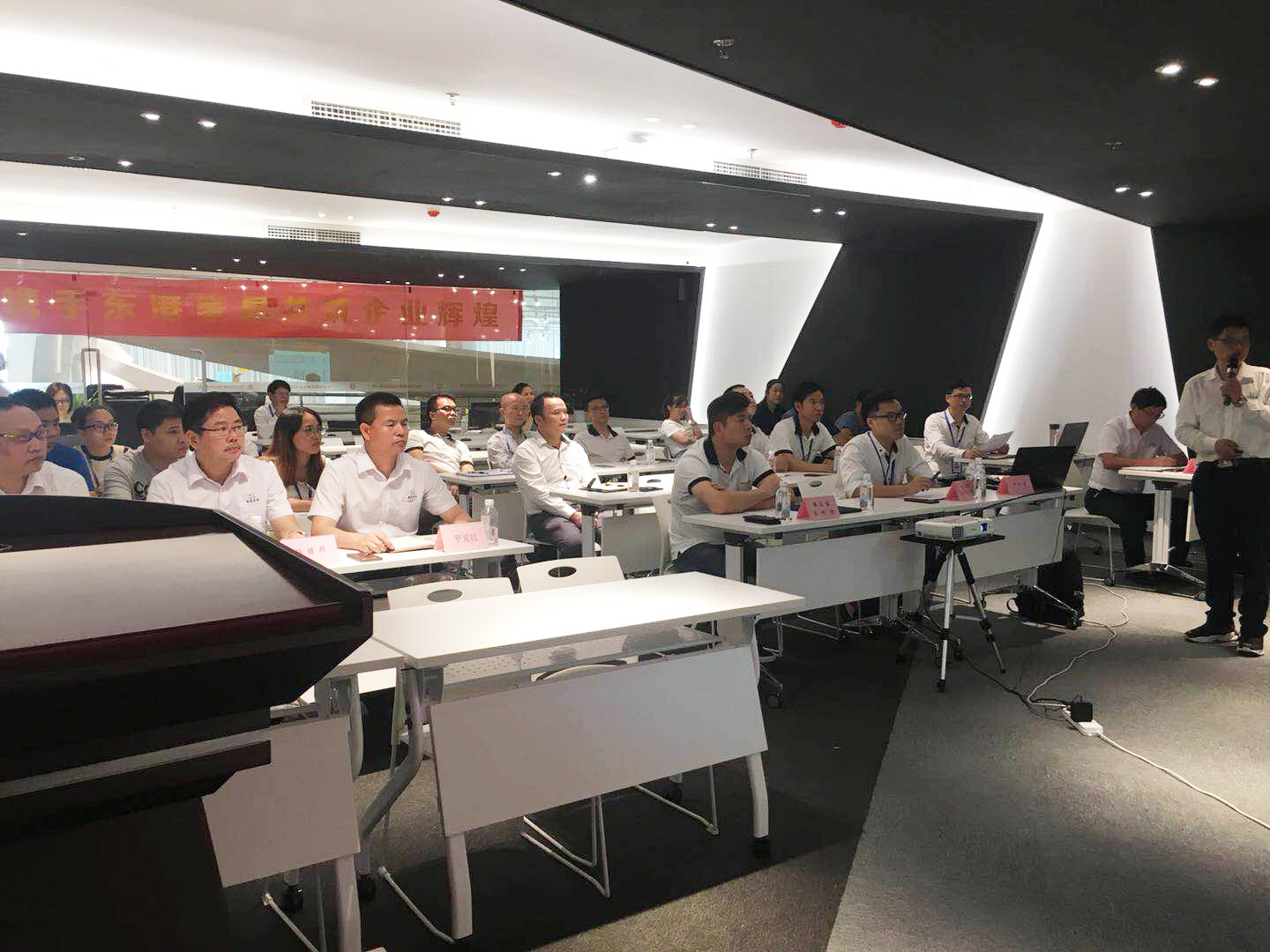东港家具阶段总结║携手改革勇攀高峰，披荆斩棘再添佳绩！